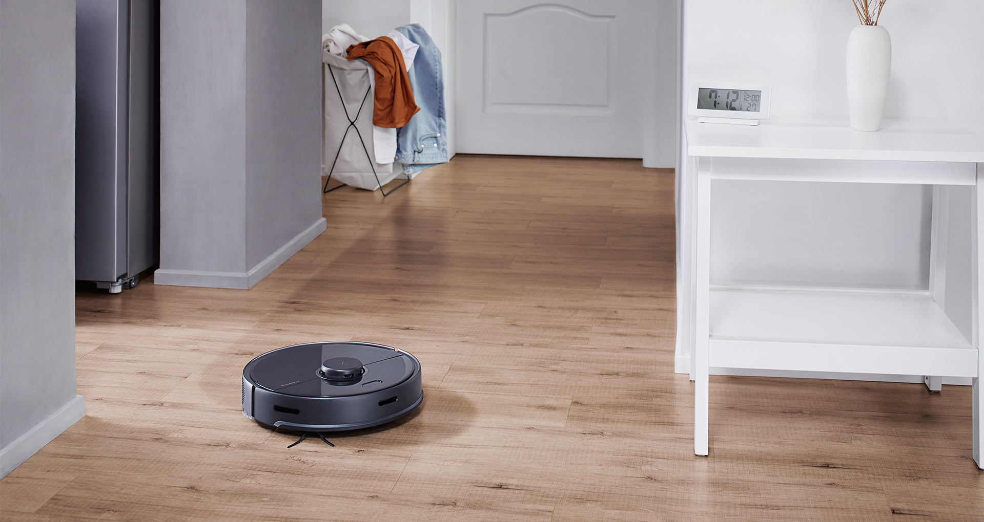 Roborock S5 Max's 290ml water tank can mop 200sqm (2600sqft) home Roborock S5 Max's 290ml water tank can mop 200sqm (2600sqft) home