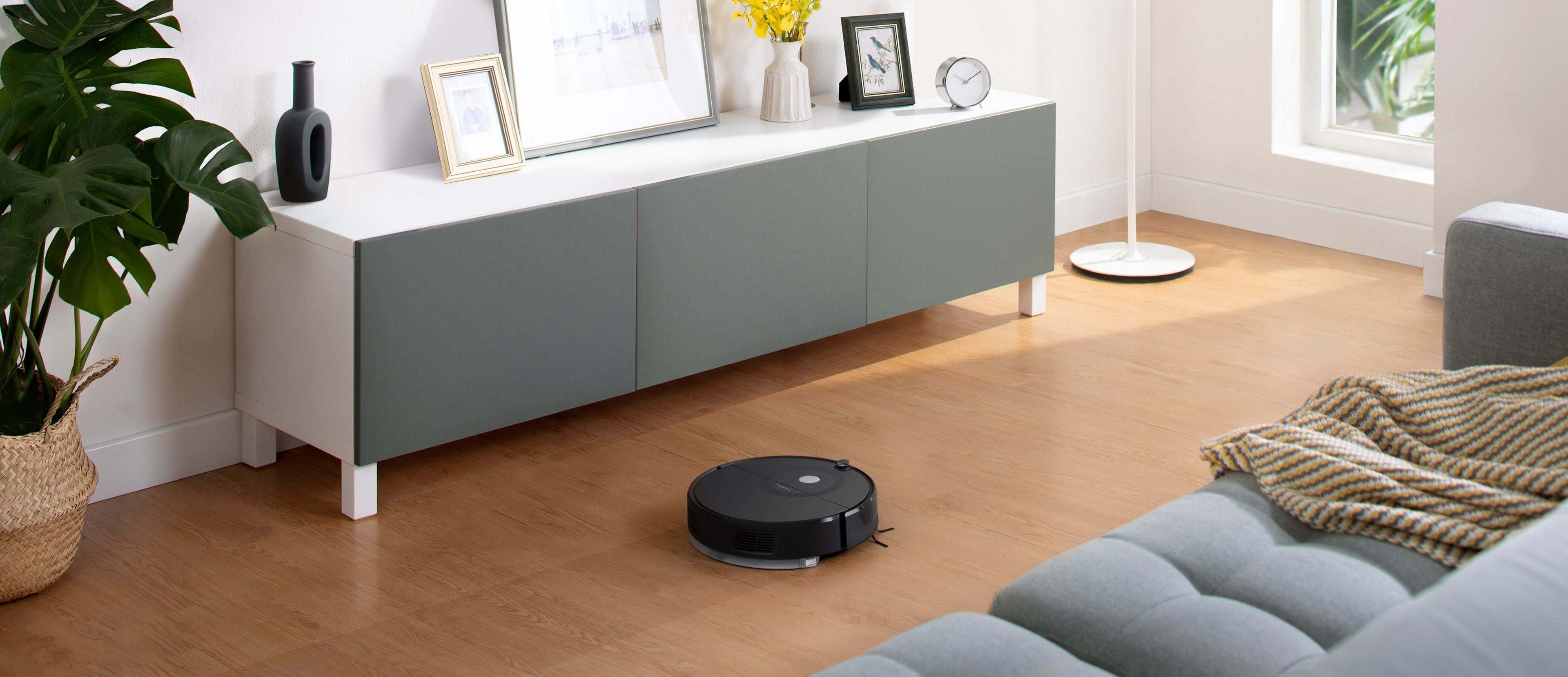 Roborock E5 Robot Vacuum - Efficiency at your Fingertips